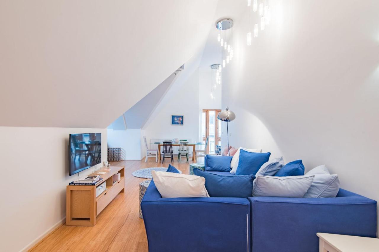 The Loft At Emperor Court By Bloom Stays Canterbury Bagian luar foto